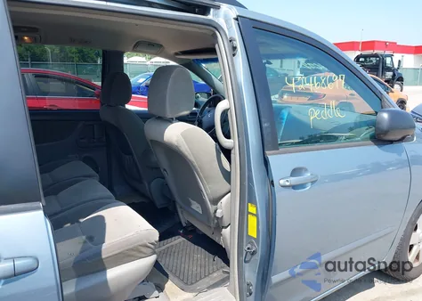 2010 Toyota Sienna Le from USA, damaged, VIN 5TDKK4CC7AS323234